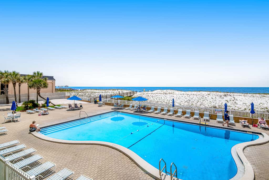 Lovely and Convenient Home In Beachfront Complex w Shared Pool, WiFi, AC, & W&D