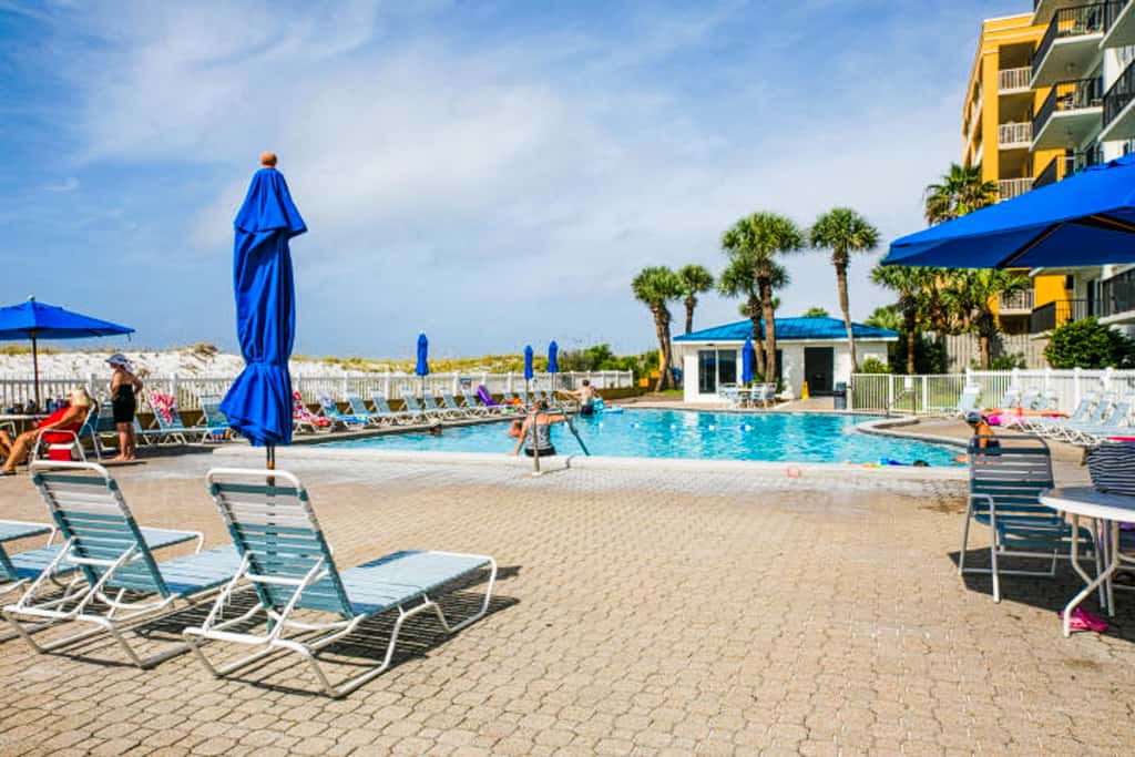 Lovely and Convenient Home In Beachfront Complex w Shared Pool, WiFi, AC, & W&D