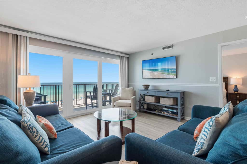 Lovely and Convenient Home In Beachfront Complex w Shared Pool, WiFi, AC, & W&D