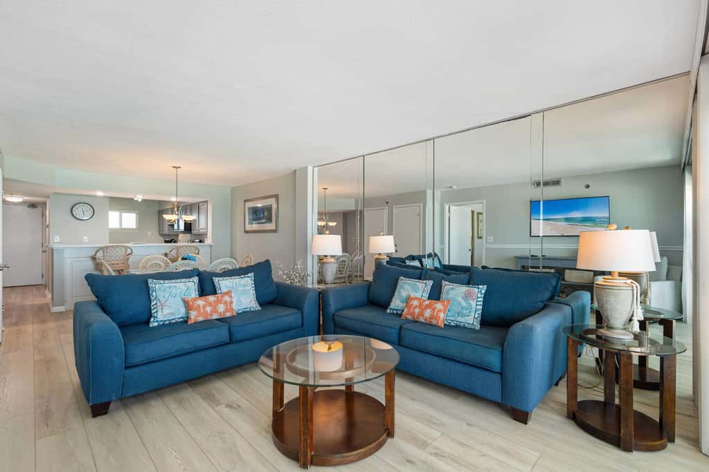 Lovely and Convenient Home In Beachfront Complex w Shared Pool, WiFi, AC, & W&D