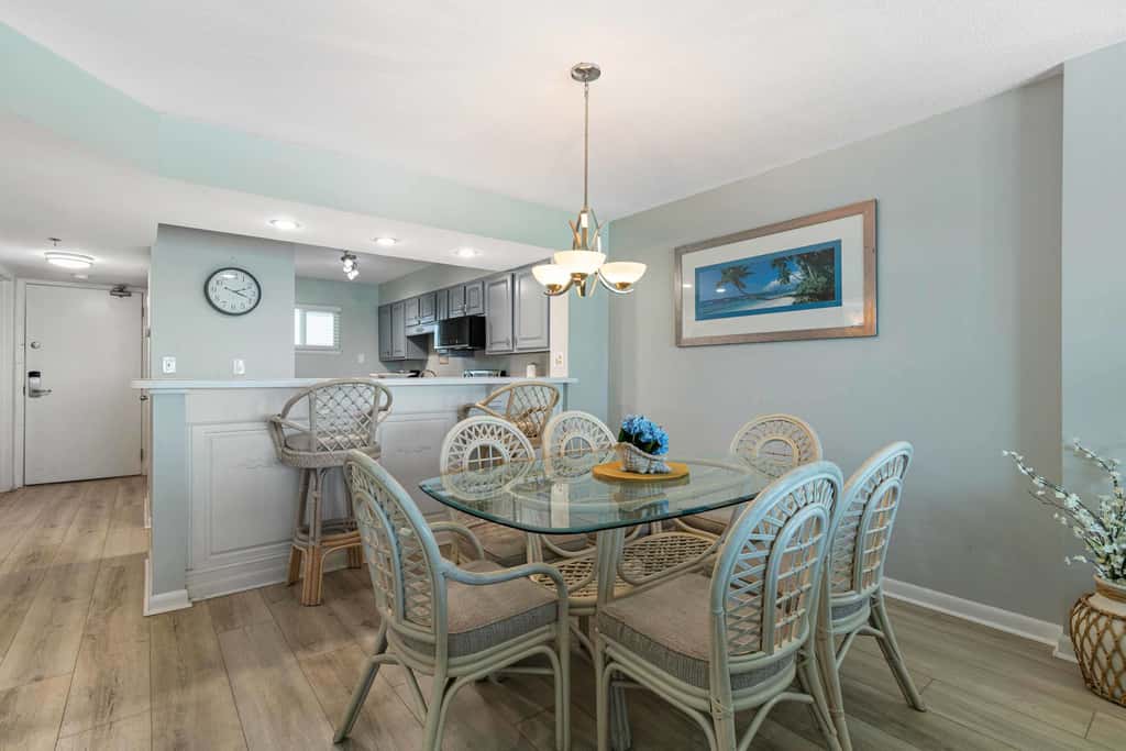 Lovely and Convenient Home In Beachfront Complex w Shared Pool, WiFi, AC, & W&D