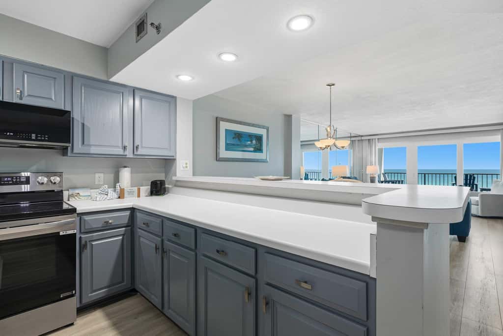 Lovely and Convenient Home In Beachfront Complex w Shared Pool, WiFi, AC, & W&D