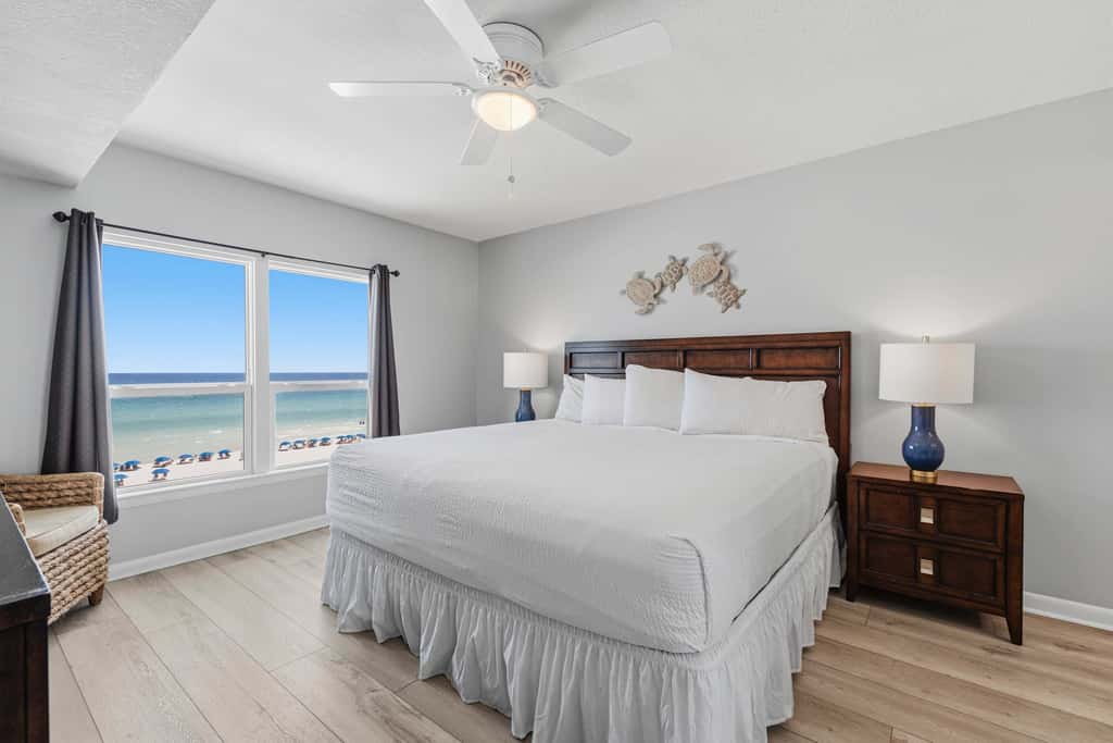 Lovely and Convenient Home In Beachfront Complex w Shared Pool, WiFi, AC, & W&D