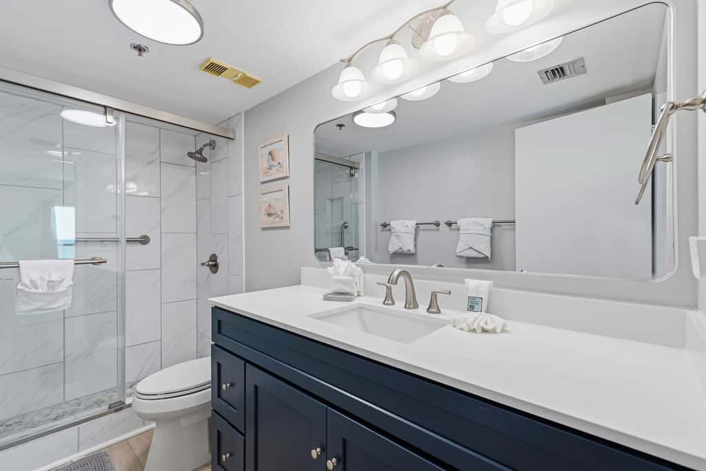 Lovely and Convenient Home In Beachfront Complex w Shared Pool, WiFi, AC, & W&D