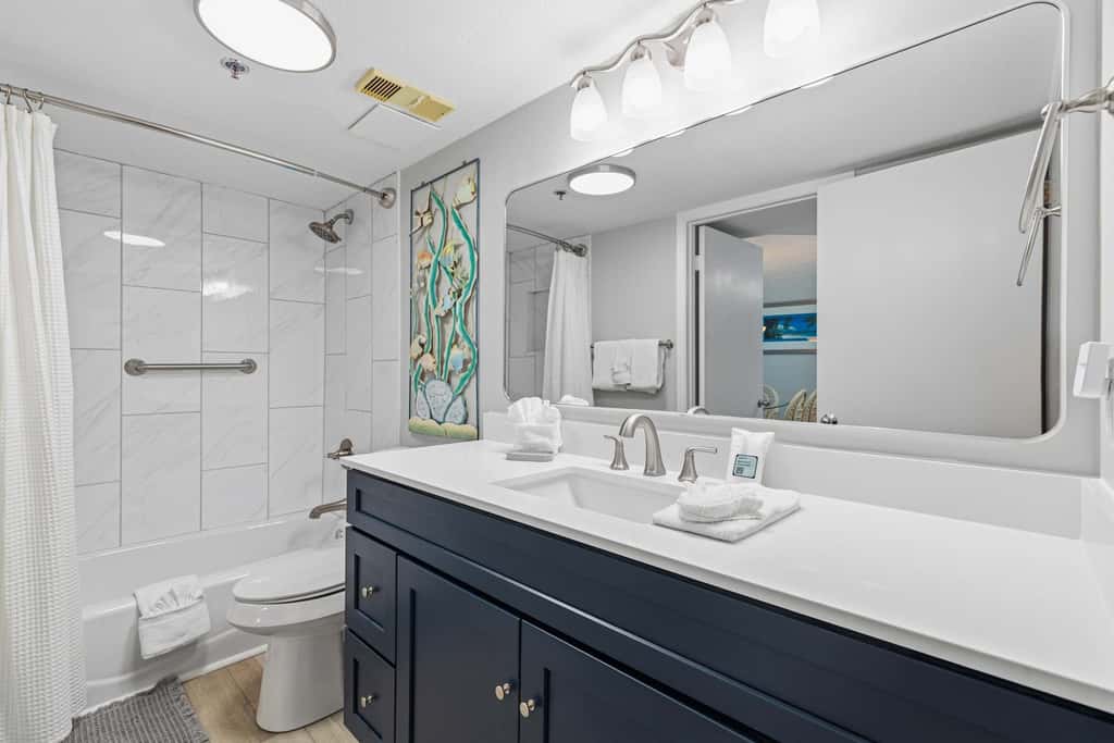 Lovely and Convenient Home In Beachfront Complex w Shared Pool, WiFi, AC, & W&D