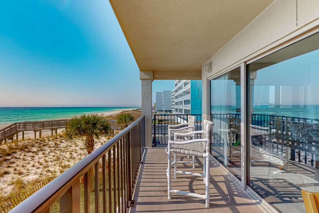 Lovely escape with great amenities, Gulf view, private WiFi, roomy balcony & W&D