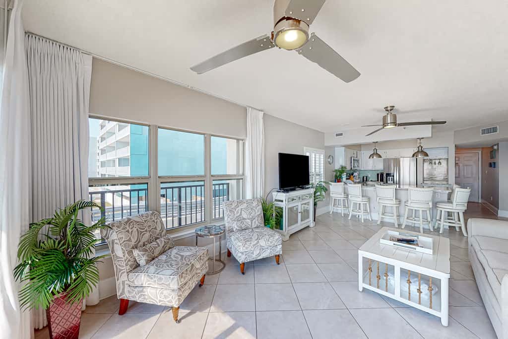 Lovely escape with great amenities, Gulf view, private WiFi, roomy balcony & W&D