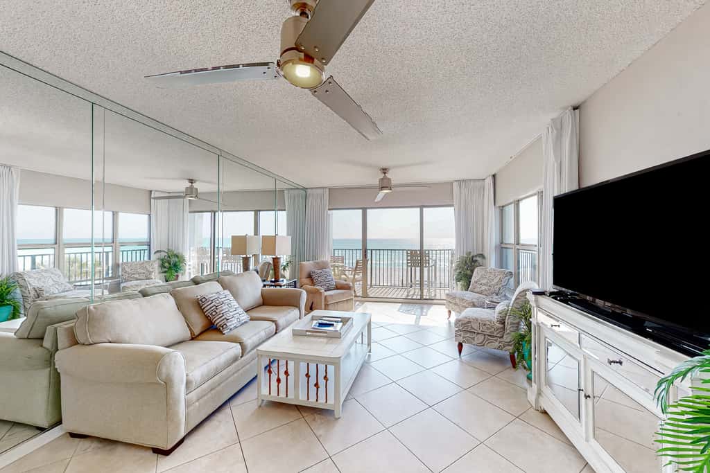 Lovely escape with great amenities, Gulf view, private WiFi, roomy balcony & W&D