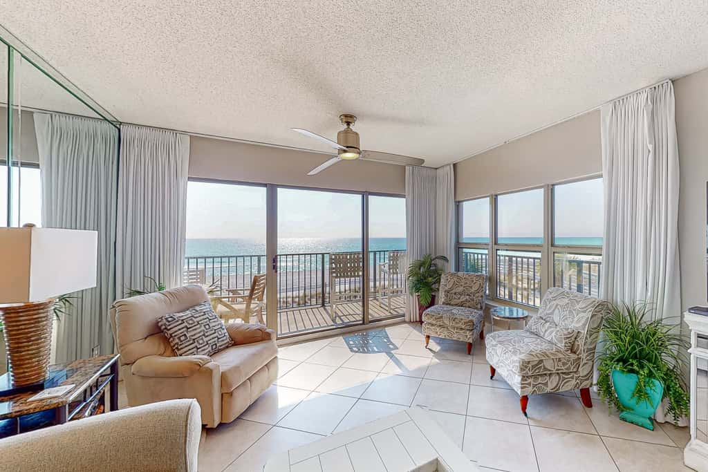 Lovely escape with great amenities, Gulf view, private WiFi, roomy balcony & W&D