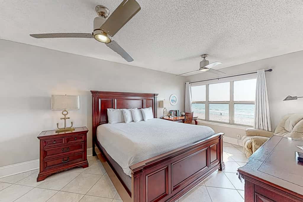 Lovely escape with great amenities, Gulf view, private WiFi, roomy balcony & W&D