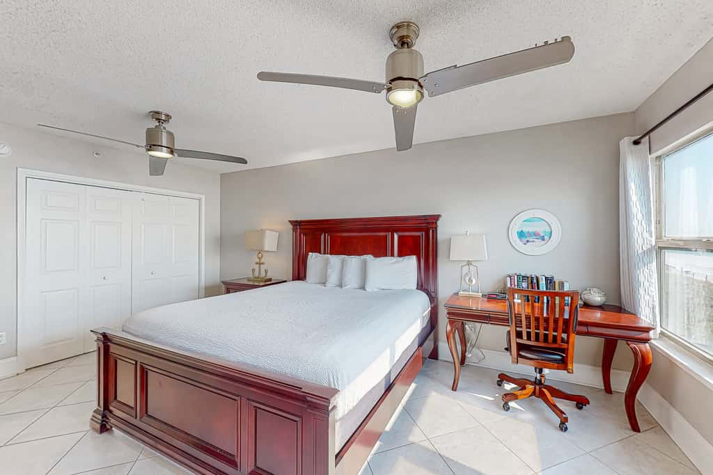 Lovely escape with great amenities, Gulf view, private WiFi, roomy balcony & W&D