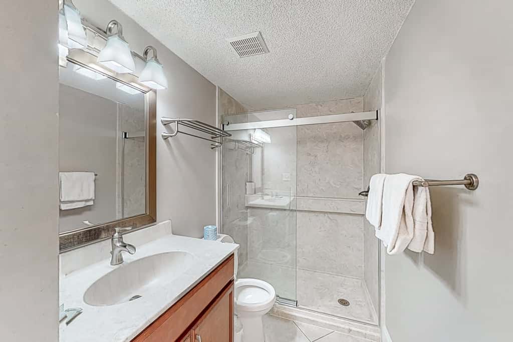 Lovely escape with great amenities, Gulf view, private WiFi, roomy balcony & W&D