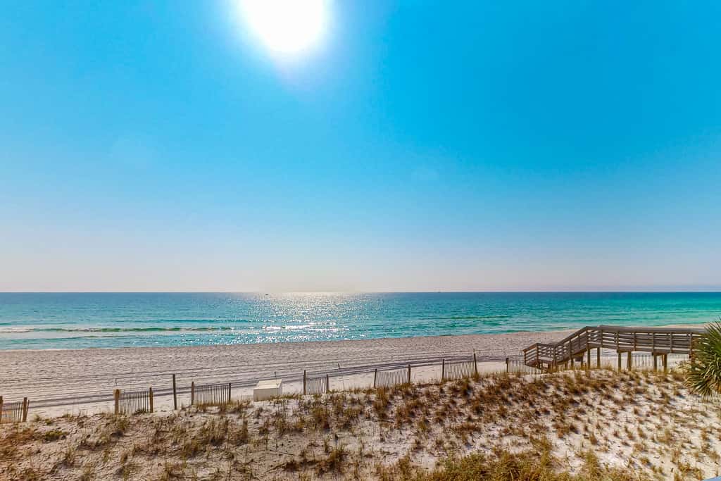 Lovely escape with great amenities, Gulf view, private WiFi, roomy balcony & W&D