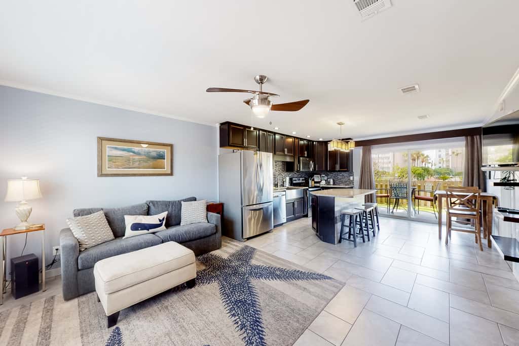 Dog-friendly Condo with a Private washer&dryer and Patio