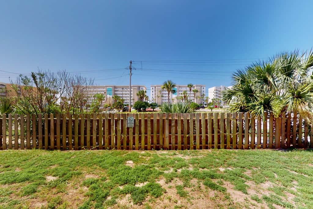 Dog-friendly Condo with a Private washer&dryer and Patio