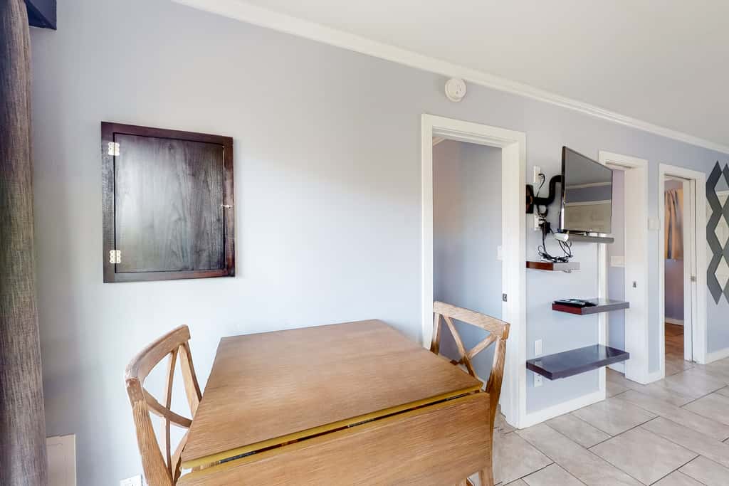 Dog-friendly Condo with a Private washer&dryer and Patio