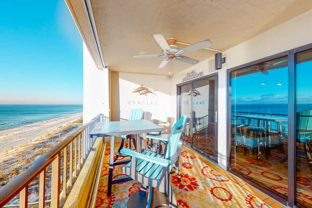 7th floor, nautical-themed condo with Gulf-front views, steps to beach