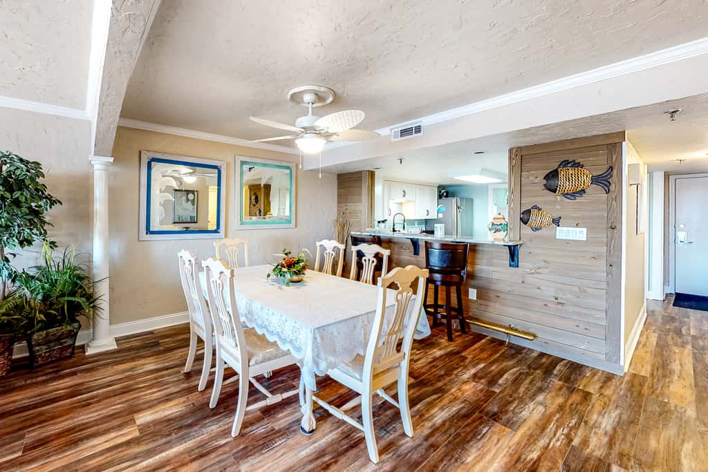 7th floor, nautical-themed condo with Gulf-front views, steps to beach