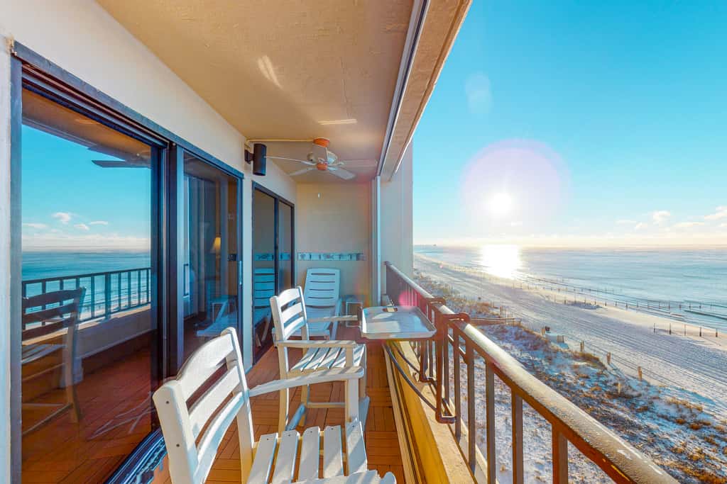 7th floor, nautical-themed condo with Gulf-front views, steps to beach