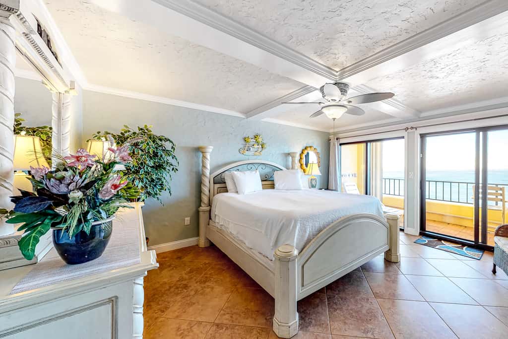 7th floor, nautical-themed condo with Gulf-front views, steps to beach