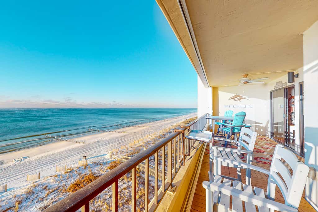 7th floor, nautical-themed condo with Gulf-front views, steps to beach