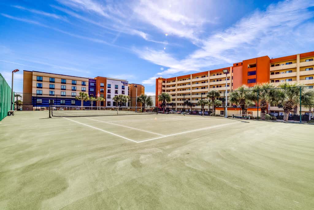 7th floor, nautical-themed condo with Gulf-front views, steps to beach