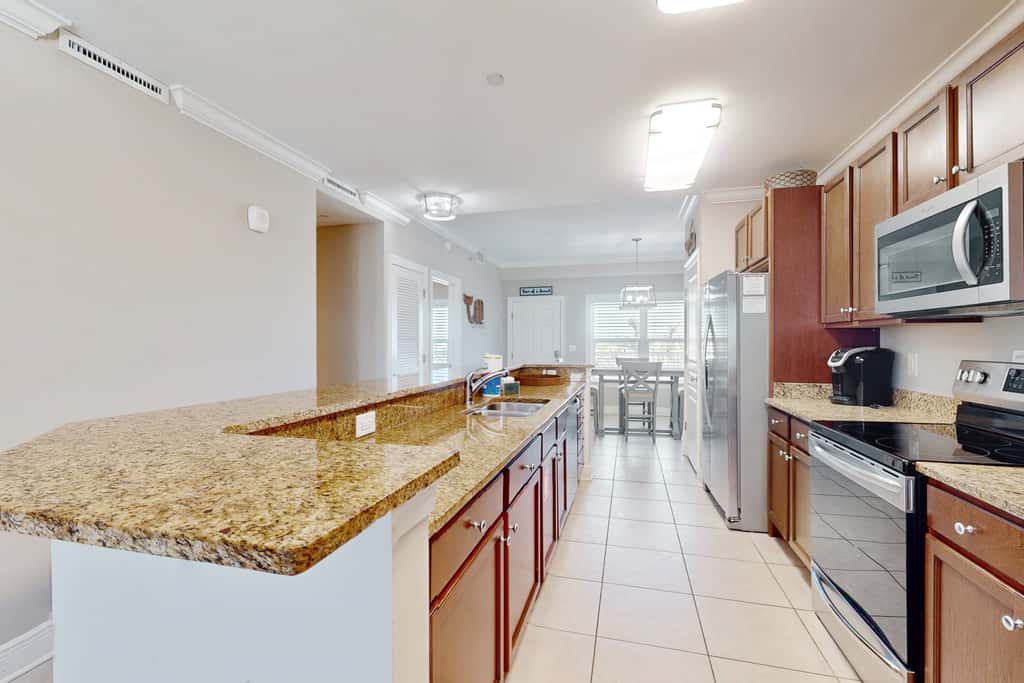 Water-view condo with hot tub, pool, fitness room & balcony - dog-friendly