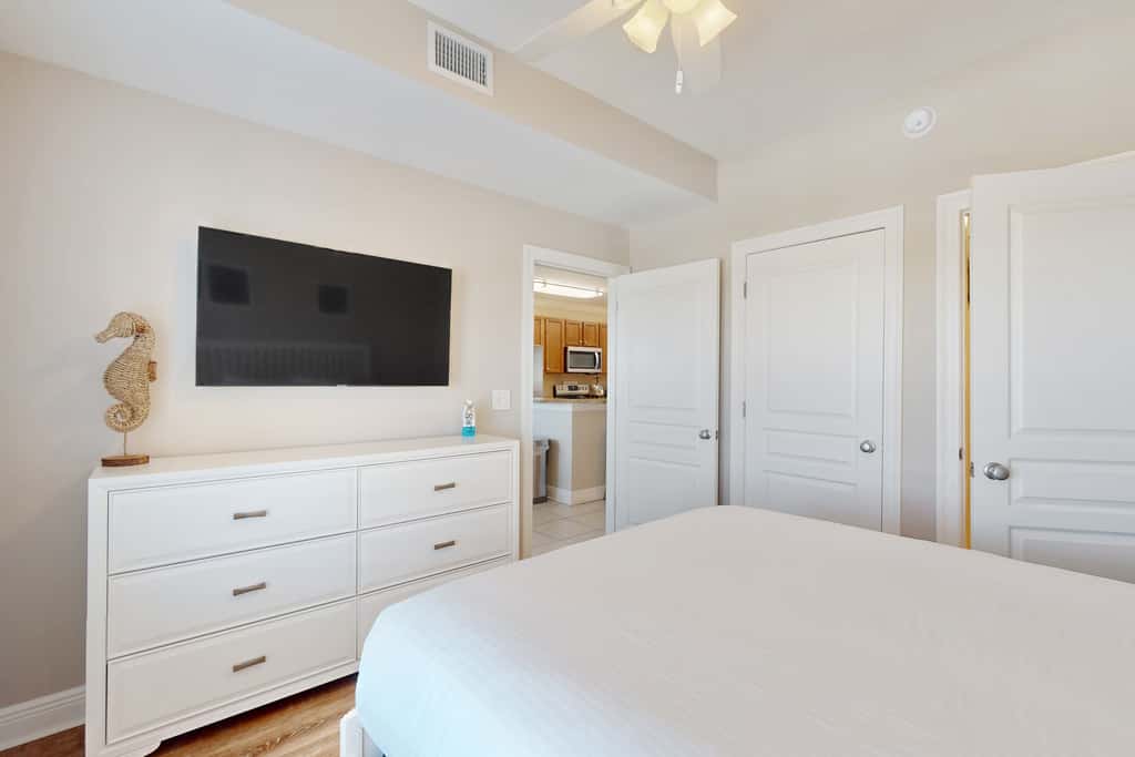 Water-view condo with hot tub, pool, fitness room & balcony - dog-friendly