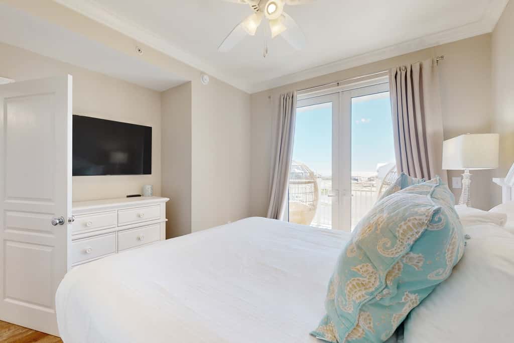 Water-view condo with hot tub, pool, fitness room & balcony - dog-friendly