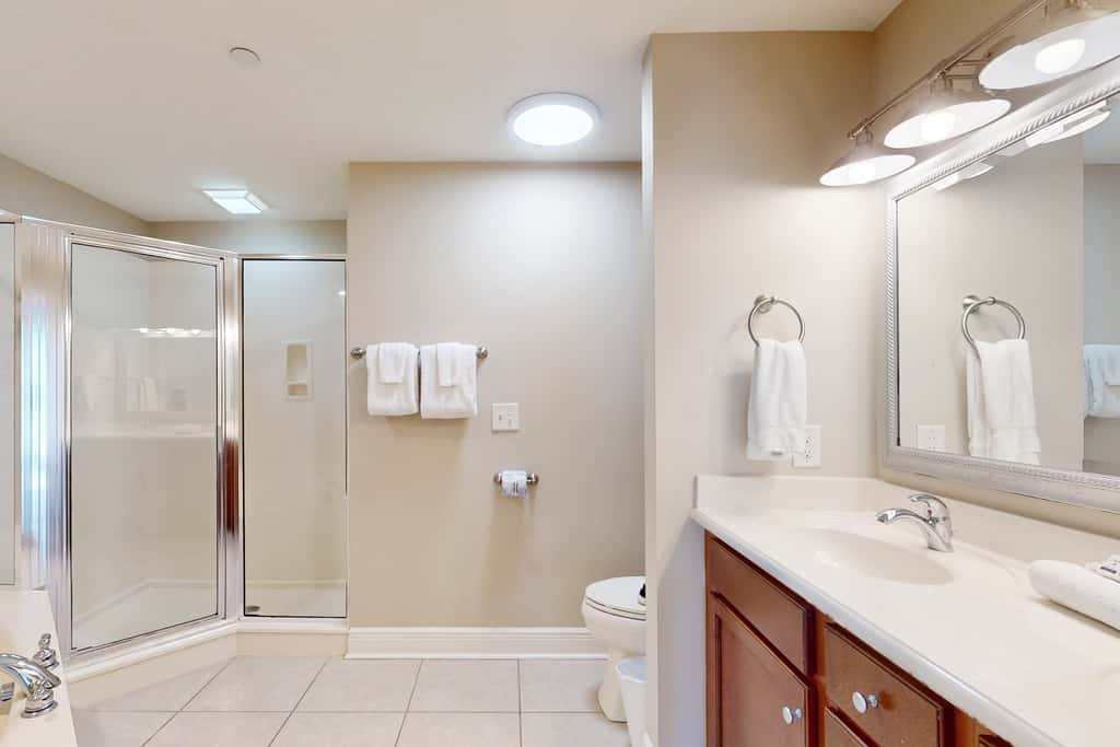 Water-view condo with hot tub, pool, fitness room & balcony - dog-friendly
