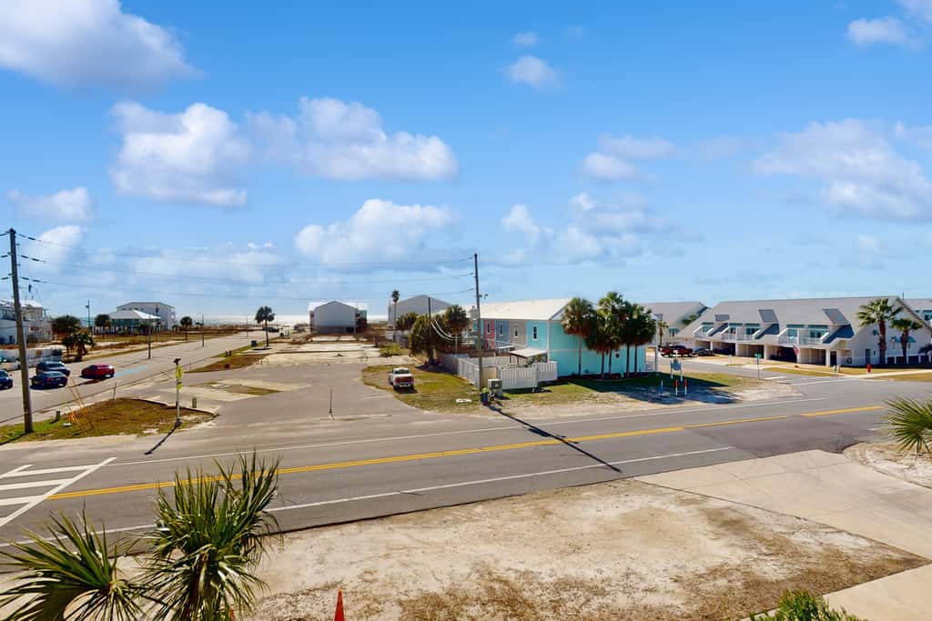 Water-view condo with hot tub, pool, fitness room & balcony - dog-friendly