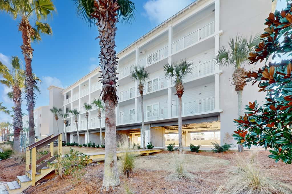 Water-view condo with hot tub, pool, fitness room & balcony - dog-friendly