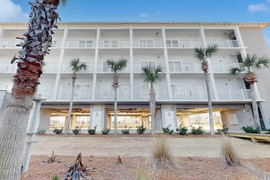 Water-view condo with hot tub, pool, fitness room & balcony - dog-friendly