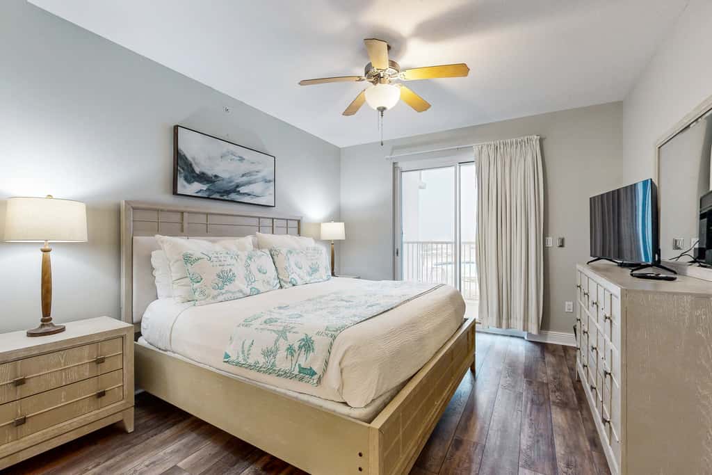 Gulf-front condo with washer/dryer, pools, hot tub, fitness room, & beach access