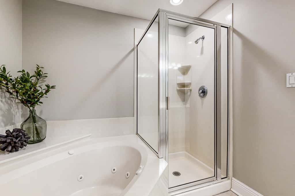 Gulf-front condo with washer/dryer, pools, hot tub, fitness room, & beach access