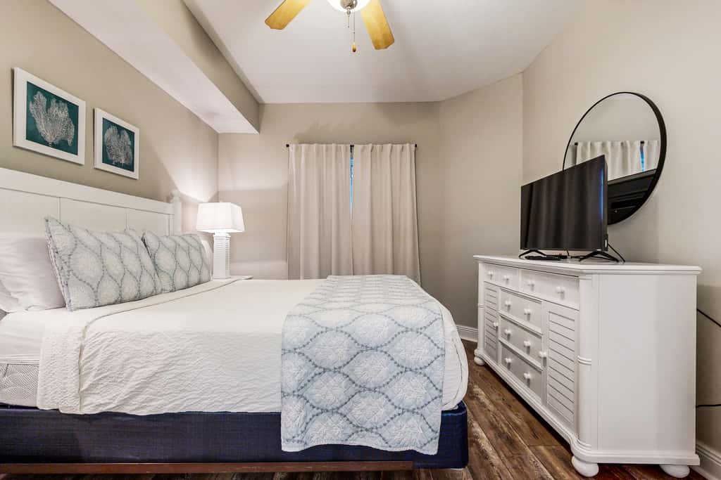Gulf-front condo with washer/dryer, pools, hot tub, fitness room, & beach access
