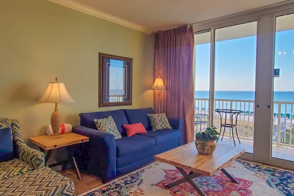 Beachfront 3rd Floor Condo w Private Balcony, Shared Heated Pool, Beach Access