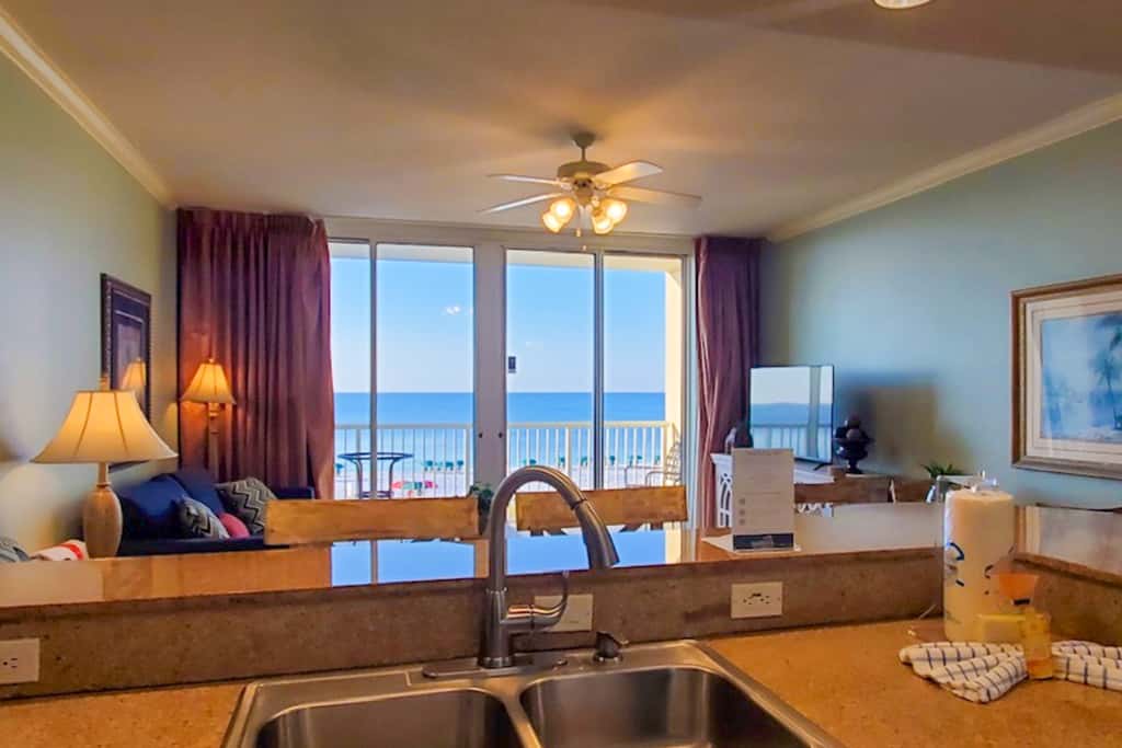 Beachfront 3rd Floor Condo w Private Balcony, Shared Heated Pool, Beach Access