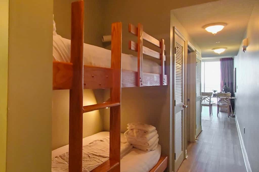 Beachfront 3rd Floor Condo w Private Balcony, Shared Heated Pool, Beach Access