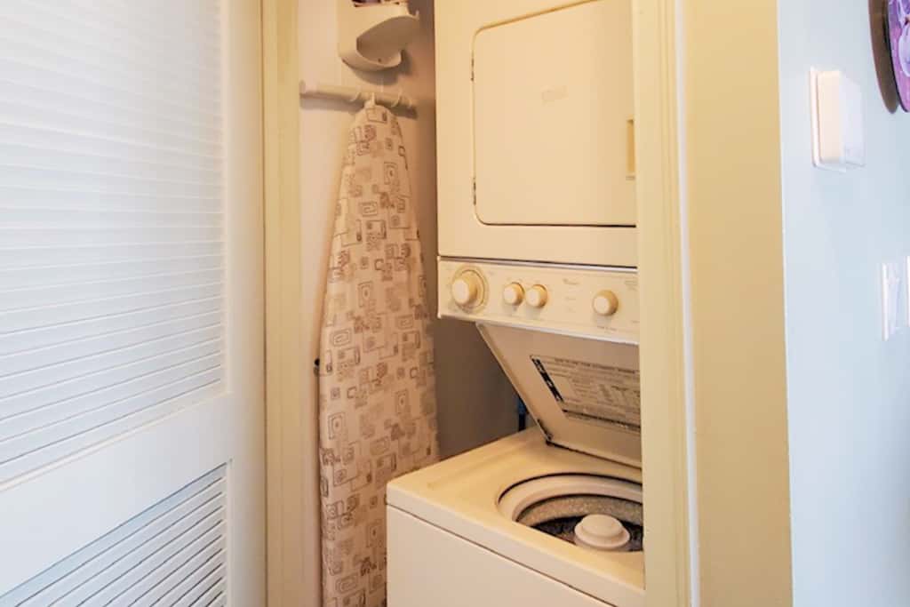 Beachfront 3rd Floor Condo w Private Balcony, Shared Heated Pool, Beach Access
