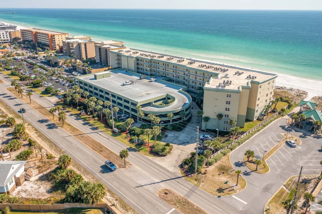 Beachfront 3rd Floor Condo w Private Balcony, Shared Heated Pool, Beach Access