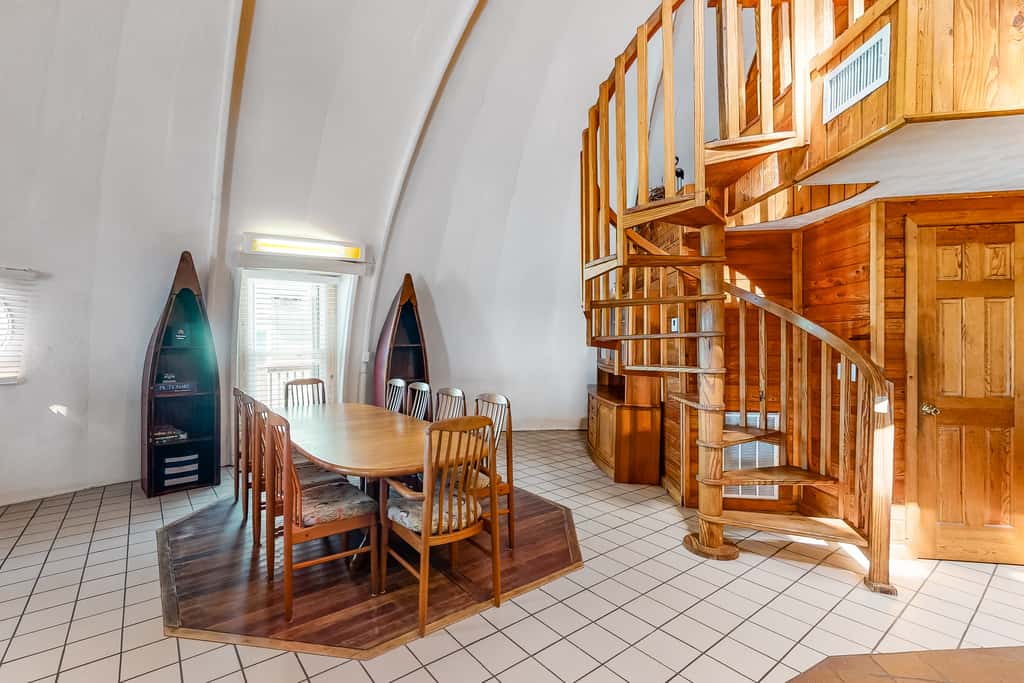 Unique waterfront home with wraparound deck and private grill - free WiFi