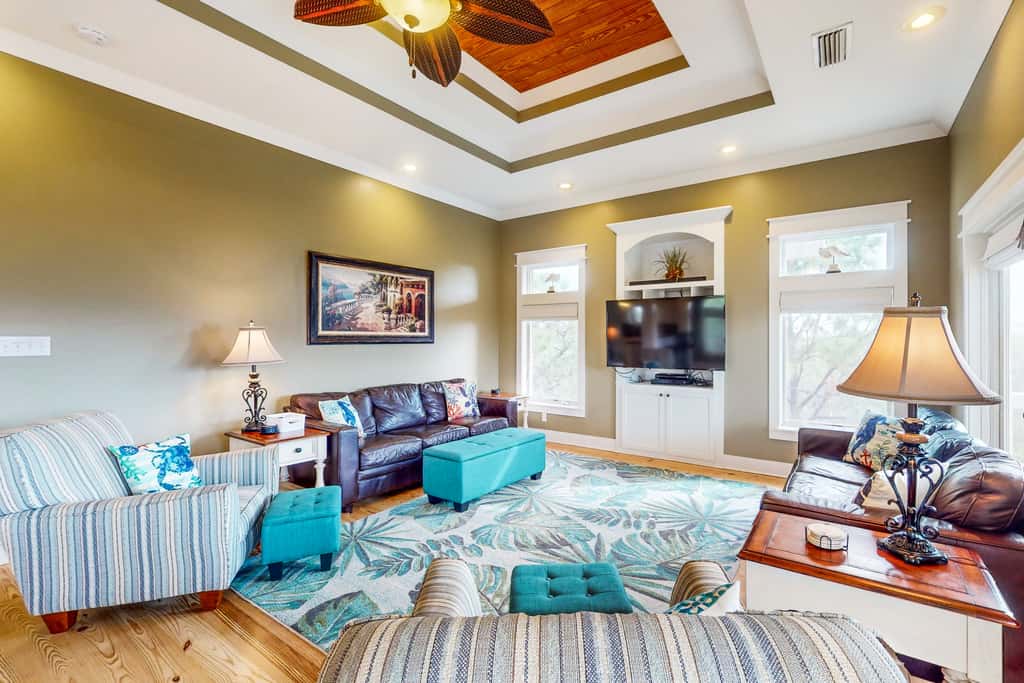 Spacious dog-friendly home with pool, hot tub, access to tennis, pickle ball, pools
