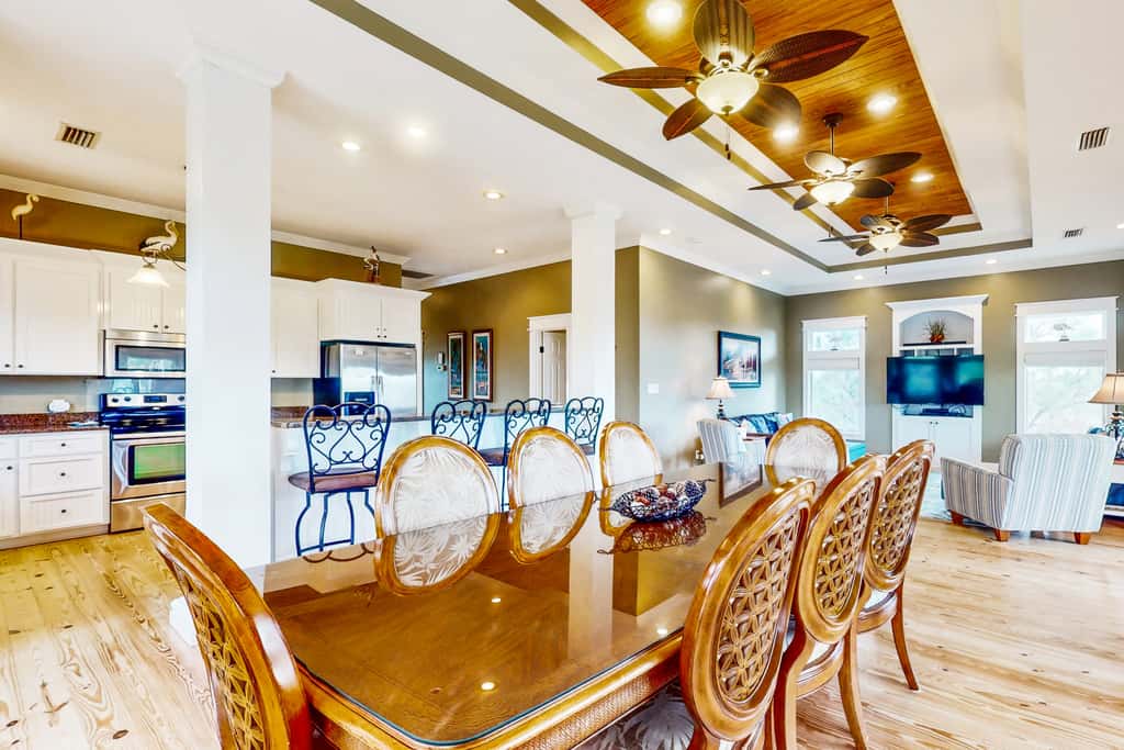 Spacious dog-friendly home with pool, hot tub, access to tennis, pickle ball, pools