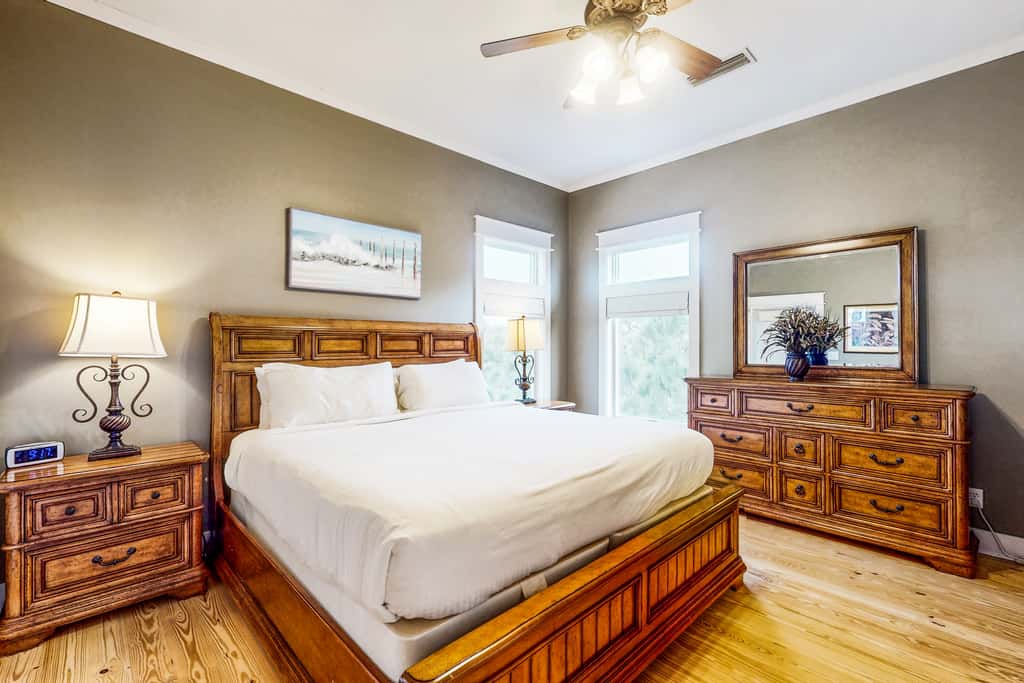 Spacious dog-friendly home with pool, hot tub, access to tennis, pickle ball, pools