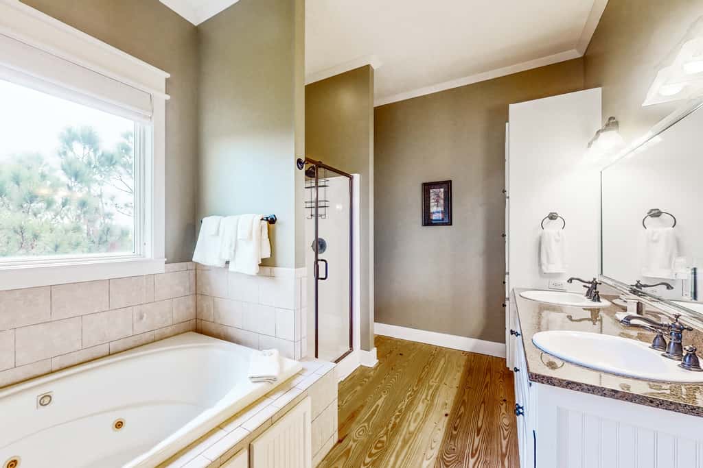 Spacious dog-friendly home with pool, hot tub, access to tennis, pickle ball, pools