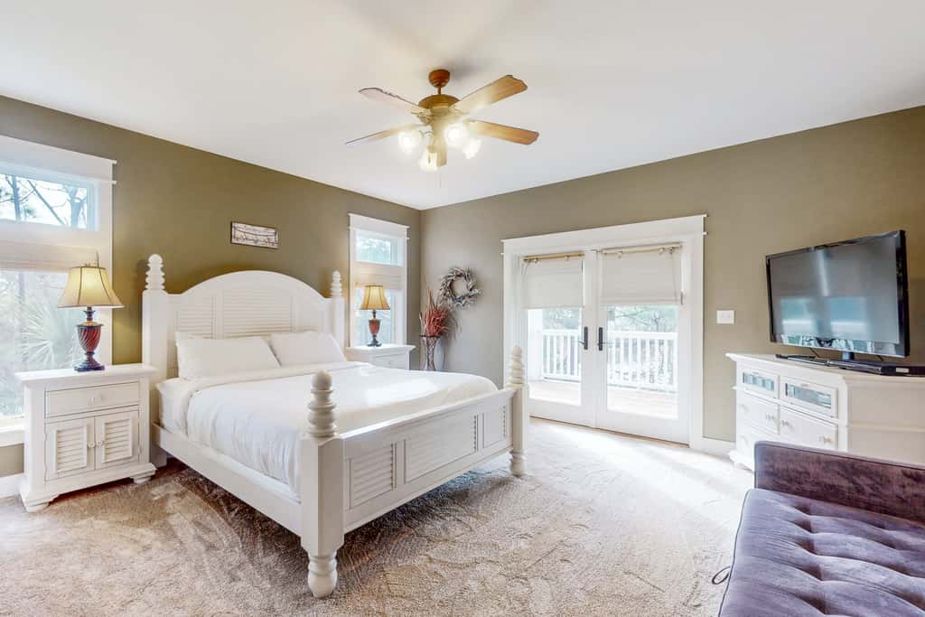 Spacious dog-friendly home with pool, hot tub, access to tennis, pickle ball, pools