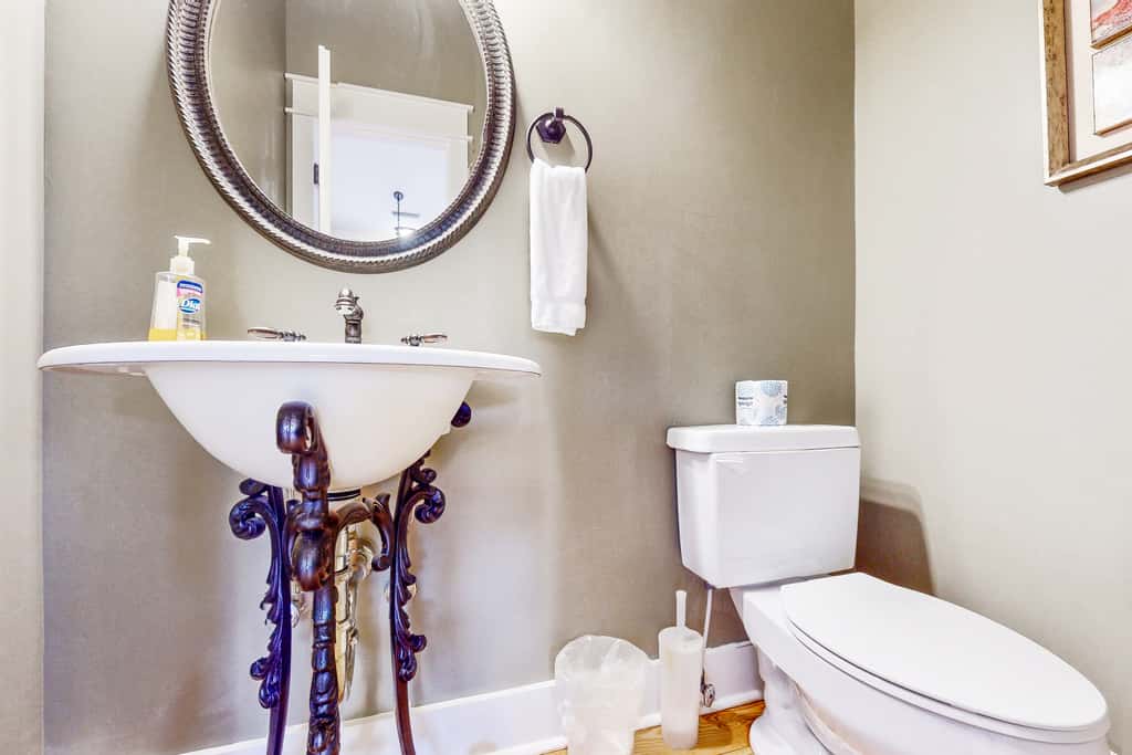 Spacious dog-friendly home with pool, hot tub, access to tennis, pickle ball, pools
