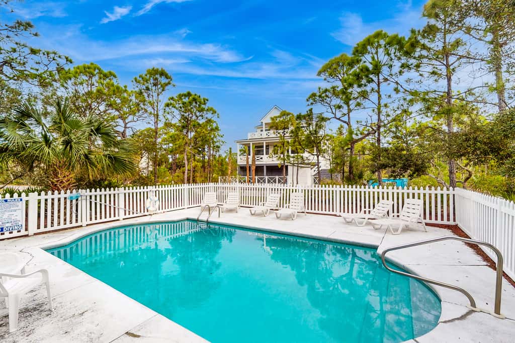 Spacious dog-friendly home with pool, hot tub, access to tennis, pickle ball, pools