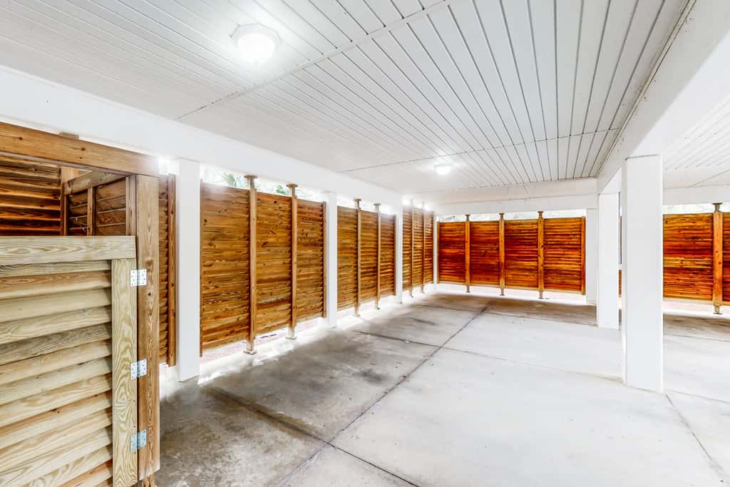 Spacious dog-friendly home with pool, hot tub, access to tennis, pickle ball, pools
